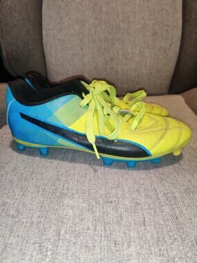 Puma Soccer Cleats Youth Size 3 Yellow and Blue